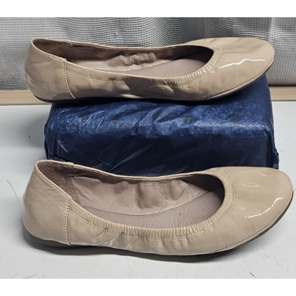 VINCE CAMUTO Women's Ellen ballet flats patent leather 8.5B beige
